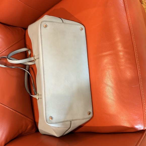 Light blue Kate Spade tote. Very good condition. - Picture 3 of 6